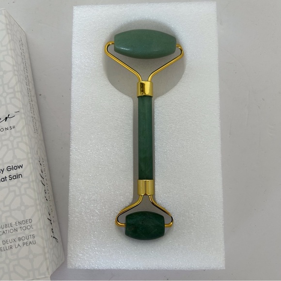 JADE FACIAL ROLLER NWT - Picture 13 of 16